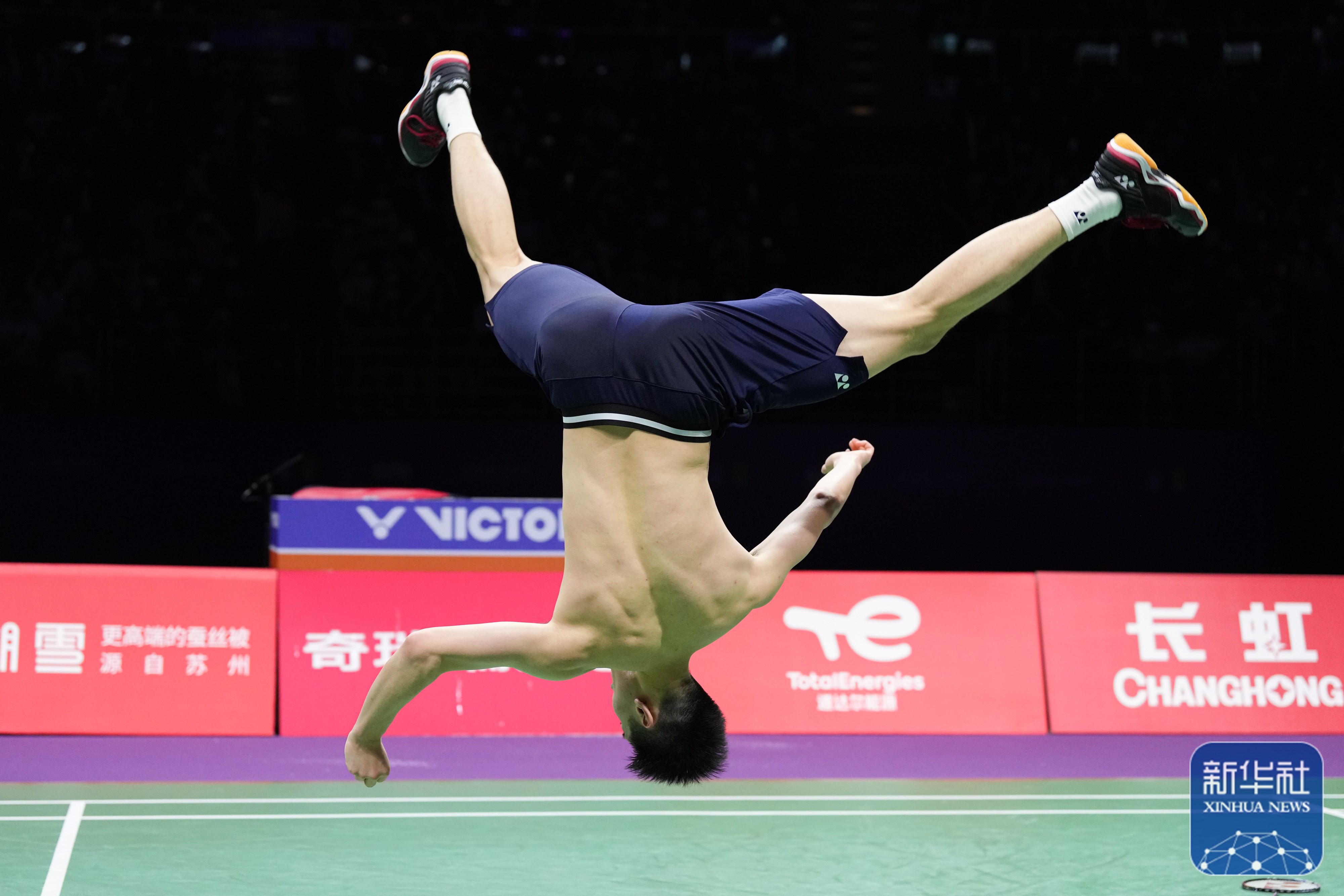 俄罗斯球星独造绝杀，携手晋级八强