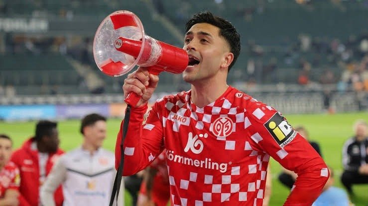 关于美因茨客场险胜汉诺威，取得联赛两连胜的信息