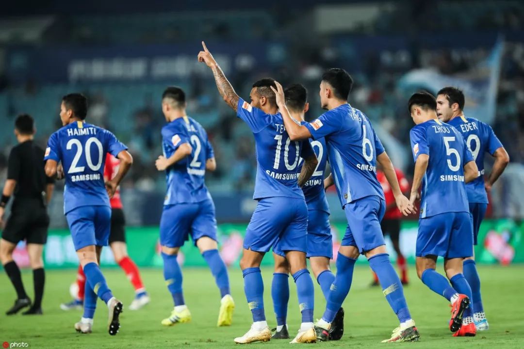 深圳佳兆业球队经过全队努力，实现胜利